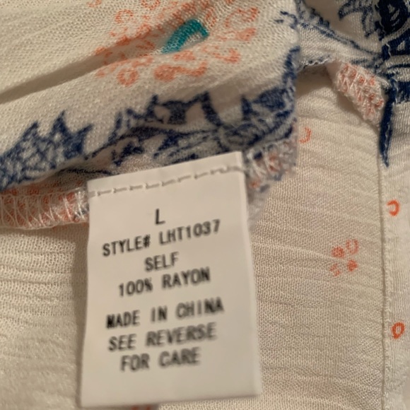 Floral light weight tiered Blouse - Picture 8 of 8